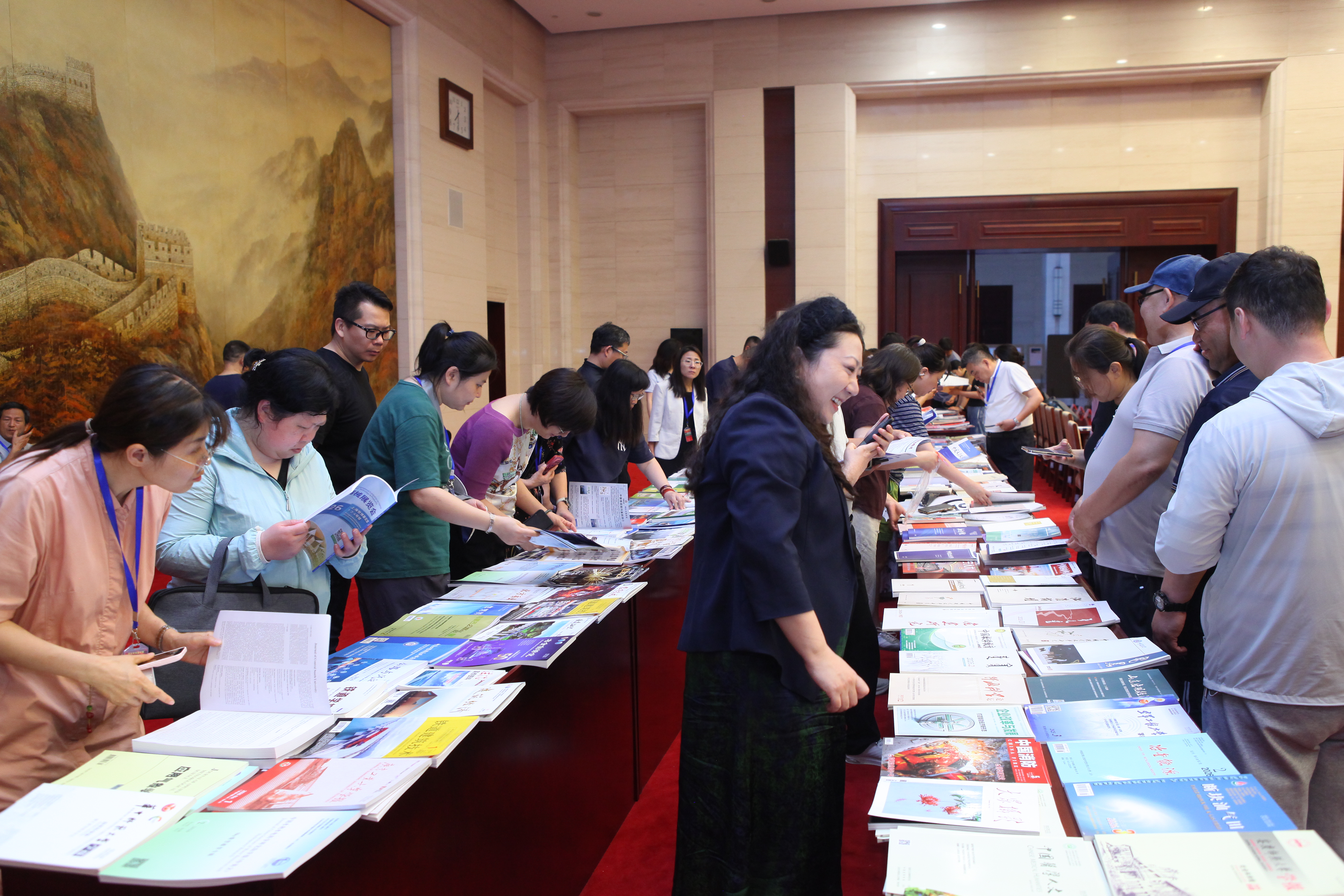 第七十六期全国期刊负责人岗位培训班学员观摩样刊